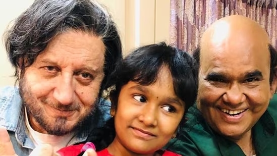 Anupam Kher, Satish Kaushik and his daughter Vanshika in an old photo.